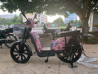 Bicicletas eléctricas nueva en su guacal 35 km con casco moderno incluido - Img main-image-45612126
