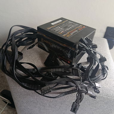 65usd fuentona Thermaltake 750watt 62amp impecable mas garantía -53906374 levanta de todo - Img 125136501