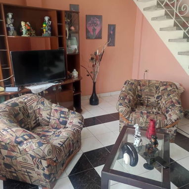 CASA GRANDE EN REGLA! 4 CUARTOS Y 2 BAÑOS - LISTA PARA VIVIR (CON TODO DENTRO) - Img 123203832