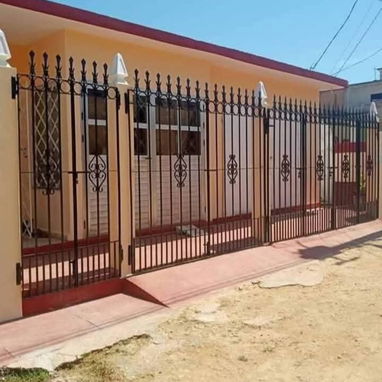 Se realiza trabajo de rejas para su seguridad - 3/10