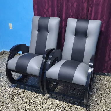 Sillones tapizados y butacas curvas - Img 121586785