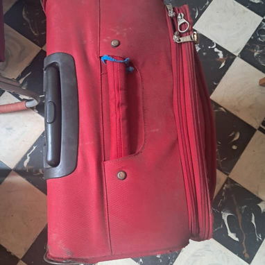 Maletas de viaje (uso) 20 y 25 usd respectivamente - Img 123472094