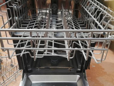 Vendo máquina lavavajillas de acero inoxidable , nueva de empotrar  ( lavaplatos ) de acero inoxidable. (. Avanti ) - Img 68975683