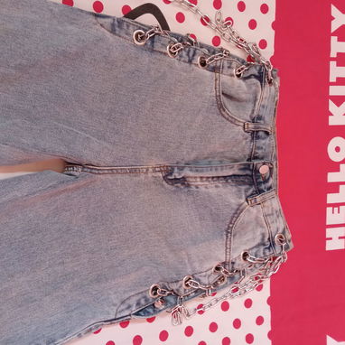 Pitusa azul con candena marca SHEEN talla 28. Patas ancha y pulovers corto S. Shor de mezclilla talla XXS. Estraples. - Img 114715198