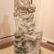 Mujer con niño figura importada de 30cm altura - Img 45510841