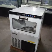 Maquinas de hielo, varias capacidades de producción. Llame al 52901568 móvil y WhatsApp. Le doy todos los detalles. - Img 53869442