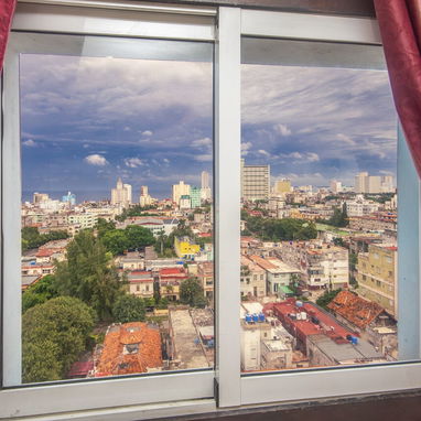 🏙️Apartamento lineal en el Vedado con 4 habitaciones privadas - Img 122081002