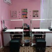 2 mesas de manicures con todo para un salon Ganga - Img 45934319