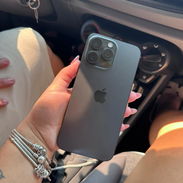 Vendo iPhone 15 pro también cambiamos por menor y vuelto - Img 55824521