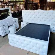 Cama Tapizada con Mesitas de Noche. Envío Gratis y Garantía - Img 56720785