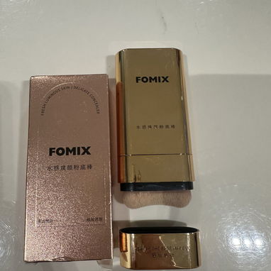 Base de maquillaje en barra con brocha. Tono 1 y tono 2 - 2/2