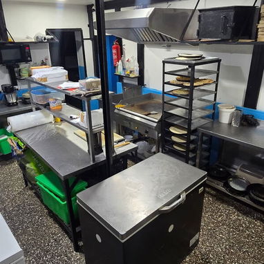 Vendo Cafetería funcionando con todo dentro - 3/10