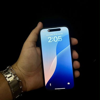 iPhone 15 - 3/4