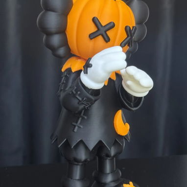 Figura decorativa Halloween KAWS: Edición Calabaza Maldita 20cm de altura - 2/2