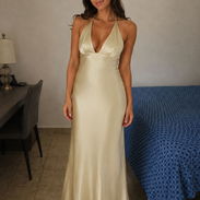 Vendo vestido precioso ideal para una graduación o una ocasión especial, queda ajustado, talla S - 36, 15 usd o al cambi - Img 55971972