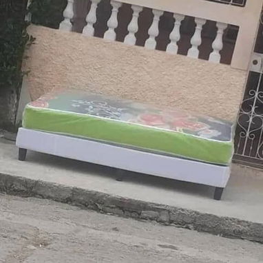 Box Spring o base con colchon de espuma. - 6/7