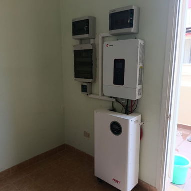 Instalación sistema fotovoltaico, baterías, inversores, paneles - 2/4