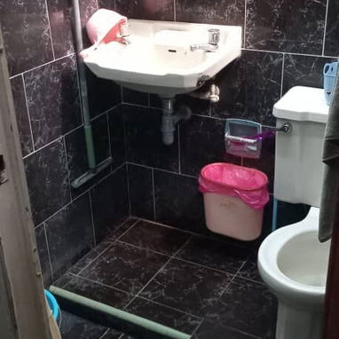 Casa ofertando🔖  📍Ubicación: Cerro, interior un pasillo de 4 apartamentos - 3/10