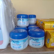 ✨ VASELINA NUVEL BEBÉ – 60 g 👶🩵 🌸 Cuidado delicado para la piel de tu bebé 💙 Ventajas: • Hipoalergénica • Ayuda a pr - Img 58020757