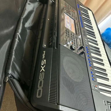 Yamaha PSR-SX900 61-Key Electronic Keyboard - 3/5