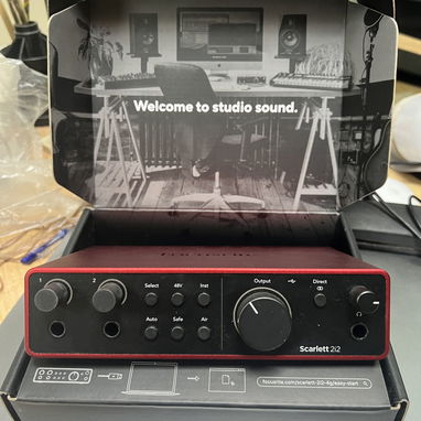 Vendo interface de sonido Fucusrite Scarlett 2i2 4ta generación nueva - Img 121205341