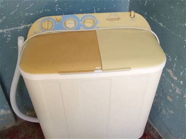 Vendo lavadora de uso trabajando al 100 - Img main-image-45484415
