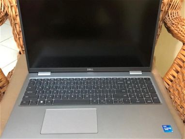 Laptop Dell latitude Gama alta - Img 67492093
