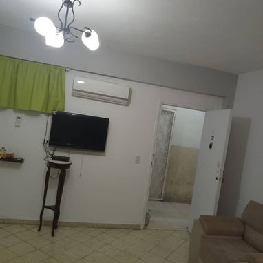 Renta de apartamento x día independiente a dos cuadras de san Lázaro - Img 105524729