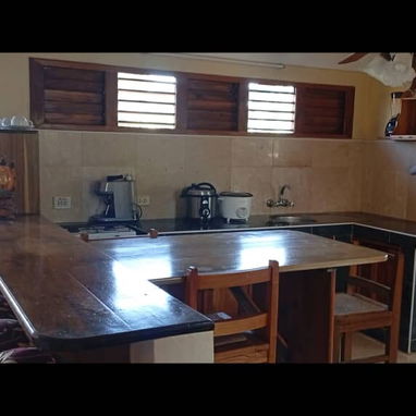 Casa de renta en Baracoa. Alquiler de casa por noches en Guantánamo. Renta habitaciones en Baracoa con vistas – Terraza - Img 119550311
