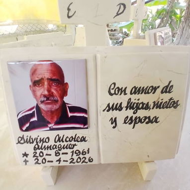 Lapida para su sere querido que no está con nosotros - 8/10