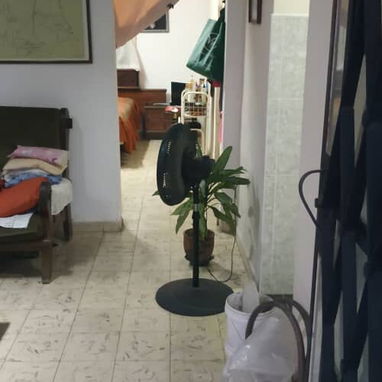 Apartamento semiinterior, de un edificio biplanta,consta de sala-comedor,1 cuarto, cocina y baños nuevos patio interior - Img 120885850