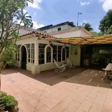 Venta de casa colonial independiente en Playa en 220000 - 4/10