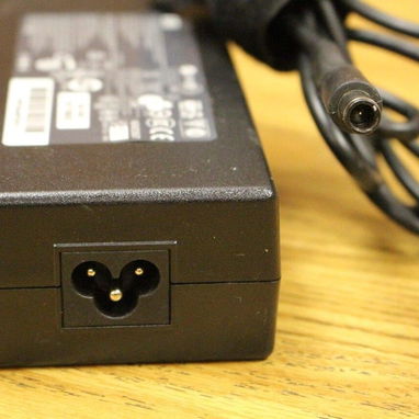 Vendo Cargador Original HP HSTNN-LA09 TOUCHSMART 600 150W 19V 7.89A AC adaptador de corriente 585010-001 53274327 - Img 122879653