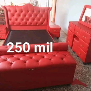 Variedad de camas y cómodas tapizadas capitoniadas , juegos de cuartos completos baúl , colchones originales gran Antill - Img 122326399