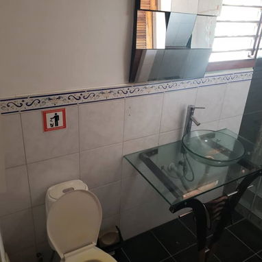 Vendo Bello apartamento de 3 cuartos y 3 baños en Vedado - Img 122889178