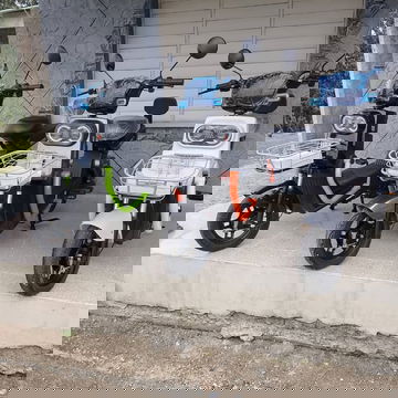 Motos de combustión y motorinas electricas