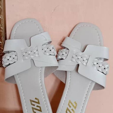 Bellas sandalias y muy cómodas para lucir con cualquier otfit - Img 117788833