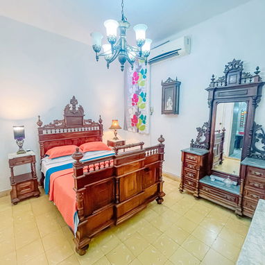 🏠 Apartamento de renta en La Habana Vieja. 🛏️ Tiene 3 habitaciones climatizadas. 📱Reservas: +5355149761 - 3/10