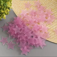 Estrellas decorativas luminosas de plástico fluorescente para techo o paredes. Paquete de 90 a 100 piezas (Ely) $1 - Img 57475103