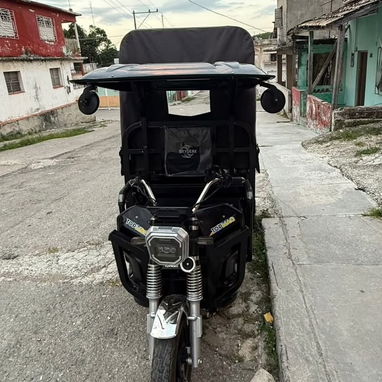 TRICICLO ELÉCTRICO BRYDERK-TOPMAQ   ⚙️ESPECIFICACIONES:   • 2000 W  • ⁠72V  • ⁠58 AH  • caja votol EM-100 • Velocidad Ma - 2/5