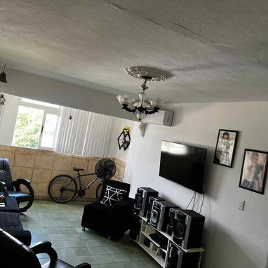 *107🏡Se vende Apto en Boyeros [ Rpto Murgoba ] en un 5to piso*  😎*Consta de : 2/4, sala, comedor, cocina, patio traser - Img 122567220