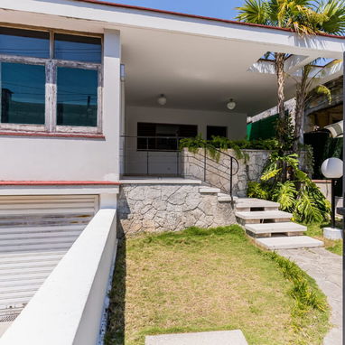 alquiler por tiempo indefinido en el vedado + 4 habitaciones +WIFI +5363689791 - Img 102227002