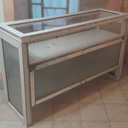 Vendo vidriera ó mostrador..150 usd ó al cambio - Img 54588271