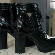 Botas de mujer marca Guess talla 8 - Img 57752735