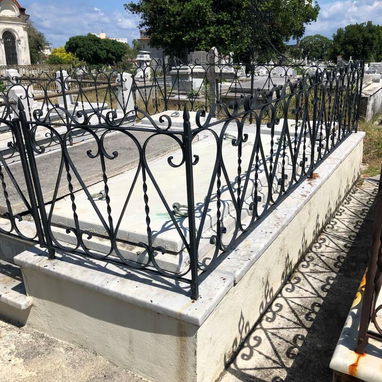 Vendo panteón en el cementerio de Colón. Perfecto estado. $1500. Conchita +5356357302 - Img 123033012