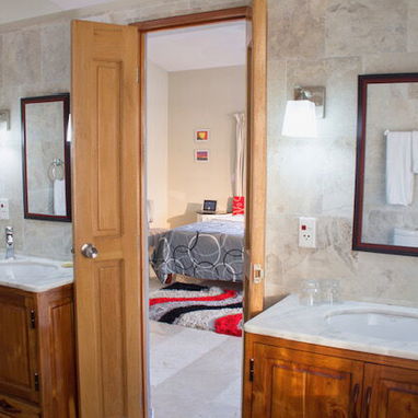SE VENDE CASA INDEPENDIENTE DE LUJO, SALIDA AL MAR, MARINA HEMINGWAY TOTAL 458.7m² - 7/10