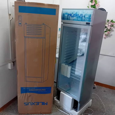 Exhibidora Vertical 13.5 pies marca Milexus Precio  $ 640 USD con transporte incluido Factura y garantía - 2/5