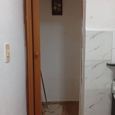 ¡Gran Oportunidad de Apto en bajo en el VEDADO 3 CUARTOS, a dos Cuadras de la Embajada de los Estados Unidos. - Img 122786926