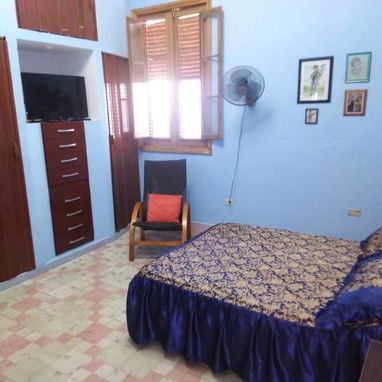REBAJA DE 75 A 65 mil USD. Casa de 5 cuartos y 3 baños en Plaza de la Rev. - Img 121465982