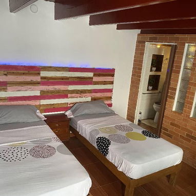 Renta de hostal en el CENTRO HISTORICO! NO se va la corriente! - Img 109491582